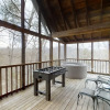 Отель The  Lazy Bear - 2 Br Cabin, фото 3