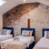 Отель BV Conditioning House Royal Comfy Suite Bradford, фото 14
