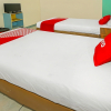 Отель OYO 92469 Hotel Sahabat, фото 10