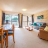 Отель Golden Shores Unit 3, 21 Landsborough Parade, фото 8