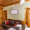 Отель Er97 - Squirrel's Retreat - Close To The Action In Pigeon Forge! 2 Bedroom Cabin by RedAwning, фото 4