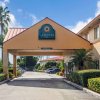 Отель La Quinta by Wyndham Fort Lauderdale Pompano Beach в Форт-Лодердейле