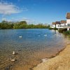 Отель Stylish family-friendly lakeside retreat in the Cotswold Water Park, фото 6