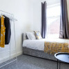 Отель Cosy Home Near Station, Parking, Netflix, Sleeps 5, фото 8