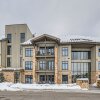 Отель Blackstone Skiers Sanctuary With Private Hot Tub! 2 Bedroom Condo by RedAwning, фото 1