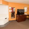 Отель HomeTown Inn & Suites, фото 30