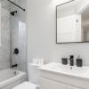 Отель Newly renovated 4 Bed 3 Bath House in DT Toronto, фото 42