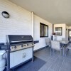 Отель Dolphin Cove, Unit 13/2-6 Government Road, фото 10