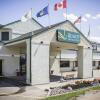 Отель Ramada by Wyndham Nisku Edmonton Airport в Нисуку