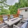 Отель Kenmore Retreat w/ Shared Hot Tub - 1 Mi to Lake!, фото 8