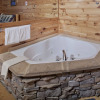 Отель Bear Hugs - Great Cabin! 2 Bedroom Cabin by RedAwning, фото 5