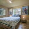 Отель Paws In The Mountains 2 Bedroom Home by NW Comfy Cabins by RedAwning, фото 3