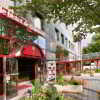Отель Mercure Saint Quentin En Yvelines Centre в Монтиньи ле Бретоне