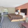 Отель Days Inn & Suites by Wyndham Pine Bluff в Пайн-Блафф