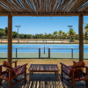 Отель Suites Com Piscina Outeiro - Espelho, фото 17