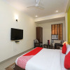 Отель OYO Rooms Near DLF Phase 1, фото 6