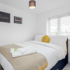 Отель Lovely 2-bed House With 2 Bathrooms in Dartford, фото 3