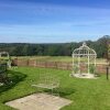 Отель Stunning 6 Bedroom Farmhouse in Hellingly, фото 19