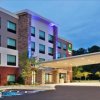 Отель Holiday Inn Express Fayetteville в Фейетвилле