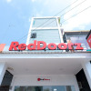 Отель RedDoorz near Hang Nadim Batam Airport, фото 1