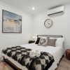 Отель Luxurious Modern Apt Near Art Museum, фото 25