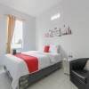 Отель RedDoorz Plus near Taman Rasuna Menteng в Джакарте