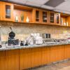 Отель Comfort Suites Wilmington near Downtown, фото 20
