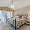 Отель Peaceful Waterfront Pool Home 3 Bedroom Home by RedAwning, фото 10