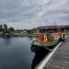 Отель NEW 2022! Fixed stay characterful narrowboat at the Kelpies, Marigold Sunset, фото 3