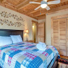 Отель Black Bear Hideaway 3 Bedroom Home with Hot Tub, фото 4