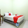 Отель RedDoorz Plus near Taman Sari, фото 4
