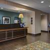 Отель Hampton Inn Suites Smithfield, фото 2