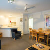 Отель Golden Shores Holiday Club, фото 2