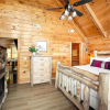 Отель Cades Cove by AvantStay Treetop Haven in Smokey Mountains w Hot Tub Game Room Home Theatre, фото 23