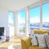 Отель Queens Apartments - City Centre, Sea View, Free Private Parking, Luxury, фото 16