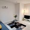 Отель Deluxe 2 Bed Apartment in Uxbridge, фото 3