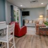 Отель Coastal Surfside Beach House: Walk to the Ocean!, фото 4