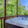 Отель Splash of Moonshine - Two Bedroom Cabin, фото 20