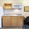 Отель WoodSpring Suites Raleigh Northeast Wake Forest, фото 11