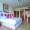 Отель Beautiful Ground Floor Two Bedroom Suite at Ixchel, фото 1