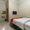 Отель RedDoorz At Joyce Guest House Medan, фото 7