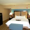 Отель Hampton Inn & Suites Charlotte Airport, фото 18