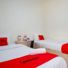 Отель RedDoorz near Alun Alun Kudus 2, фото 21