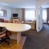 Отель Candlewood Suites Milwaukee Brown Deer, an IHG Hotel, фото 10