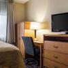 Отель Quality Suites Near West Acres, фото 22