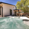 Отель Luxury 1 Acre Oasis With Hot Tub-firepit Near Main!, фото 14