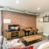 Отель Canadian Style 2Br Loft, фото 12