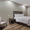 Отель Red Roof Inn Plus+ Galveston - Beachfront, фото 7