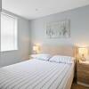 Отель Luxurious ONE Bedroom Apartment IN Bond Street, фото 2