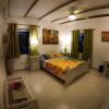 Отель Yellow Bird Apartment в Силвер-Сандсе